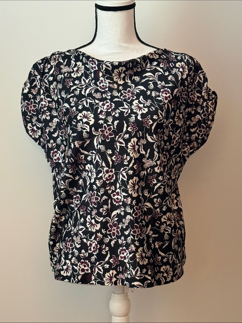 Ann Taylor Black, White and Plum Floral Cap-Sleeve Women's Blouse